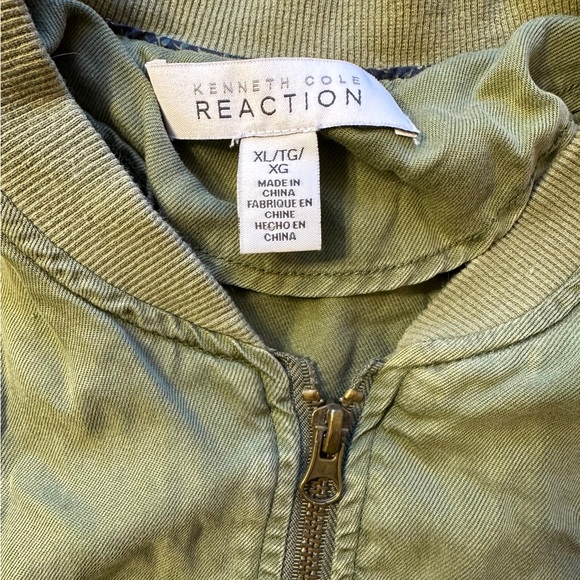Green Bomber Style Jacket, Size XL - Picture 3 of 3
